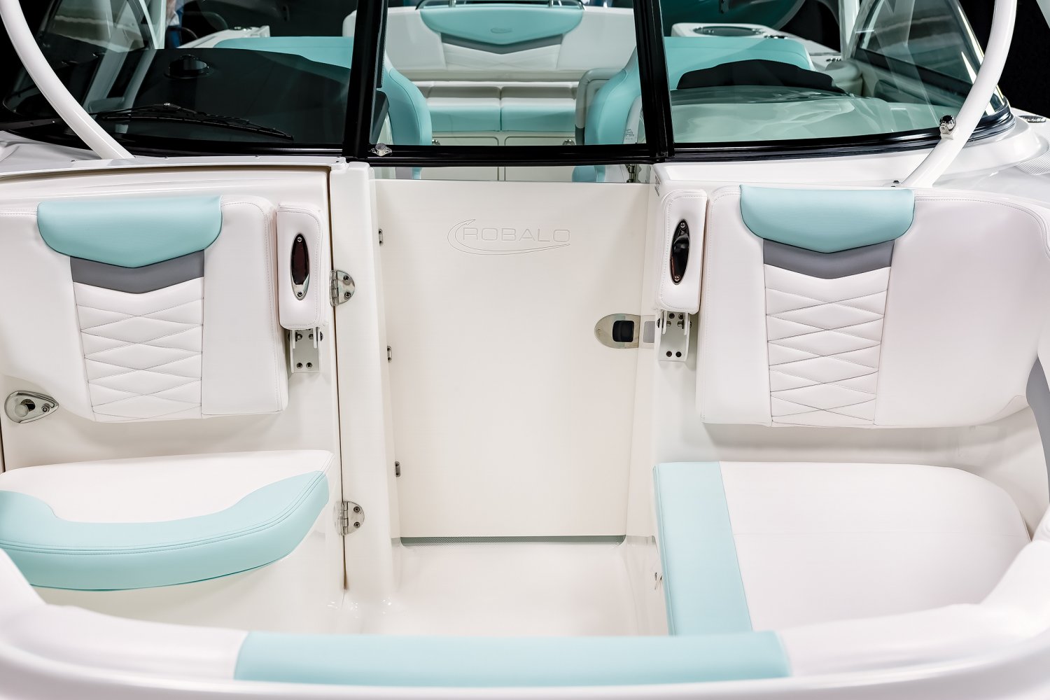 Robalo Gallery Image 8