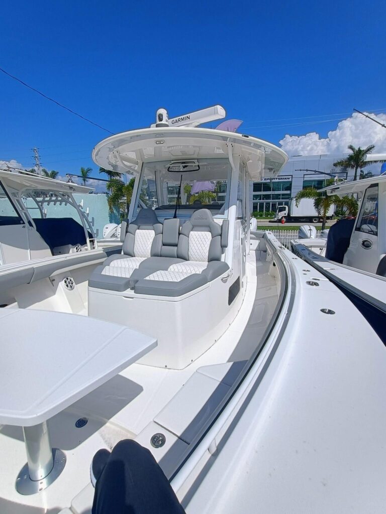 2024 Regulator 37 - Gallery Image