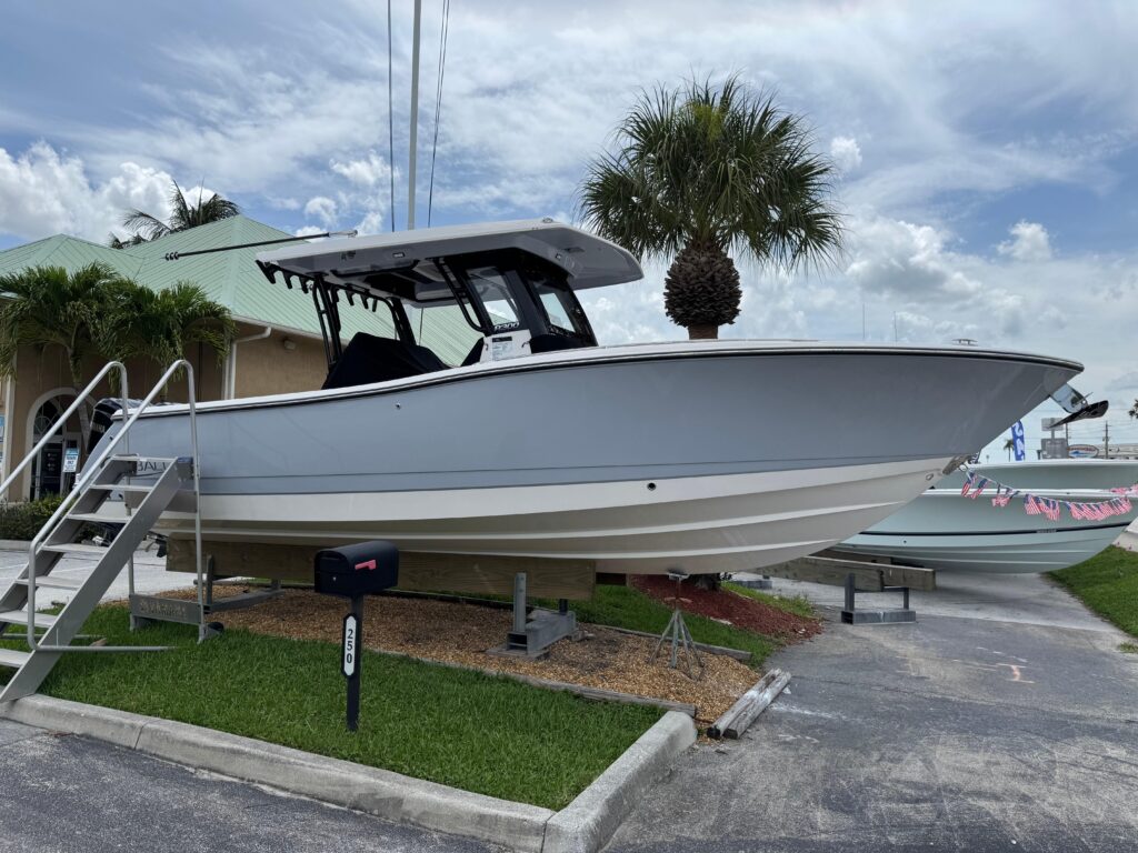 2025 Robalo R300 Center Console - Gallery Image