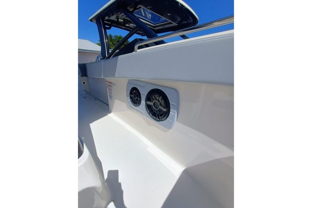2025 Robalo R300 Center Console - Gallery Image