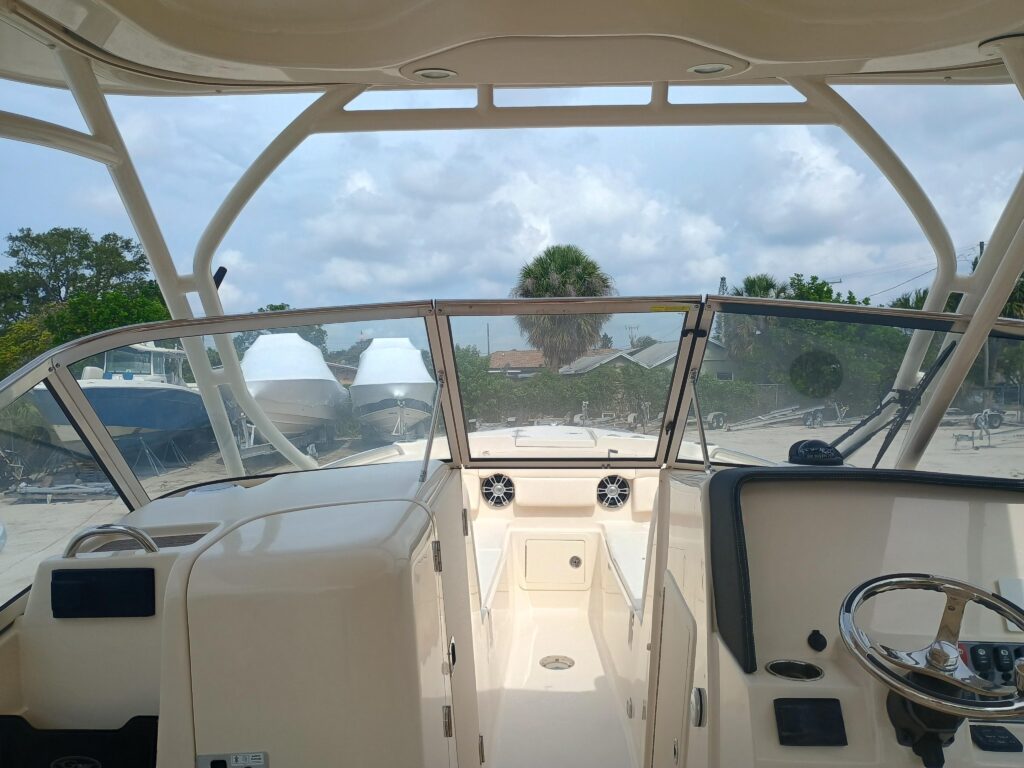 2025 Grady-White Freedom 275 - Gallery Image