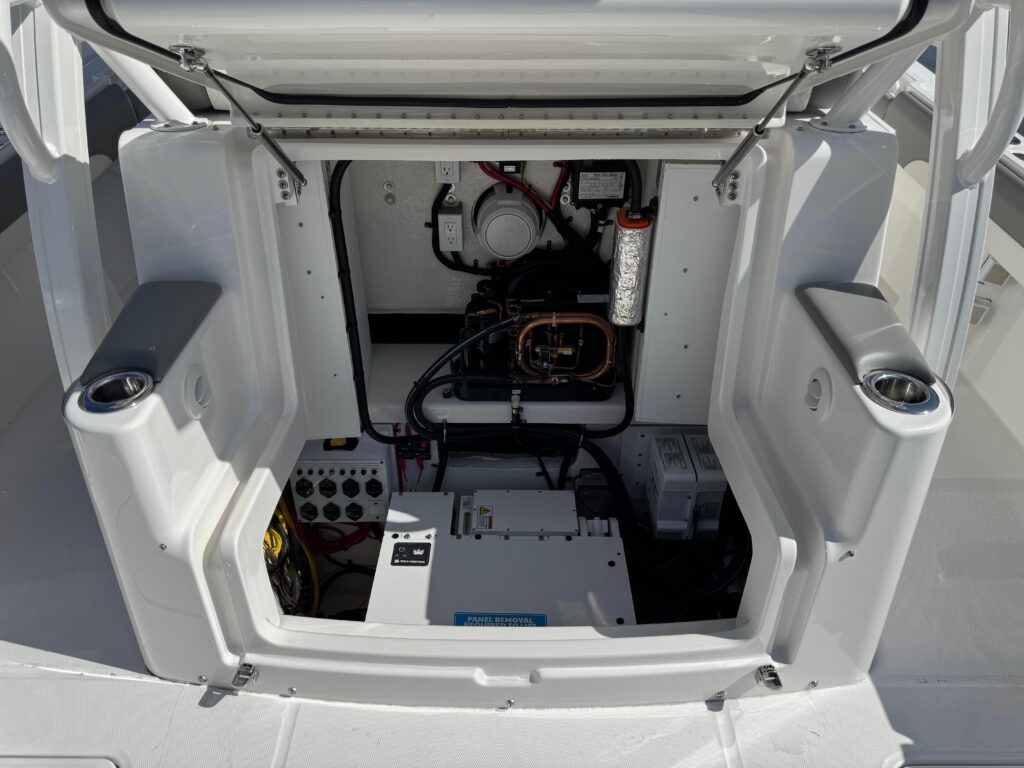 2025 Regulator 37 - Gallery Image