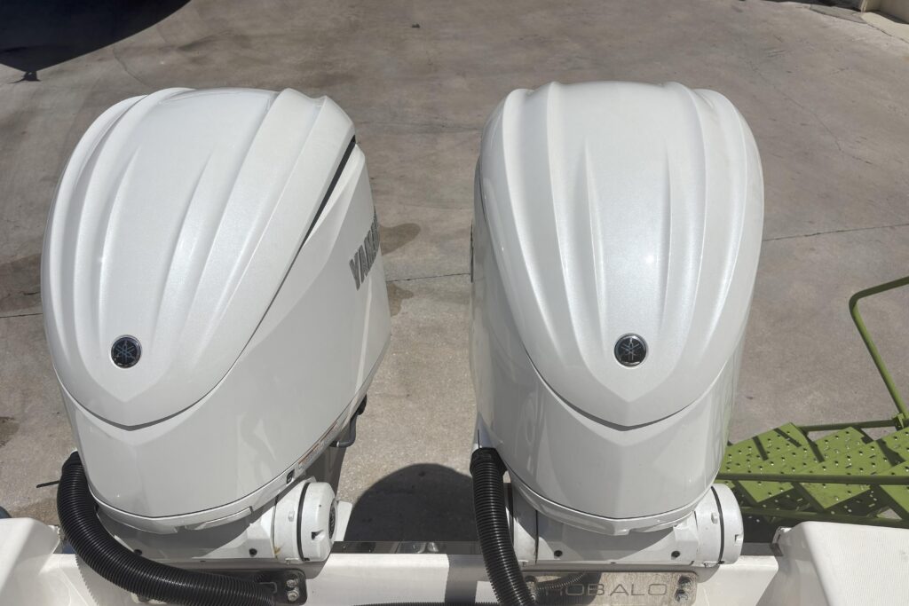 2023 Robalo R302 Center Console - Gallery Image