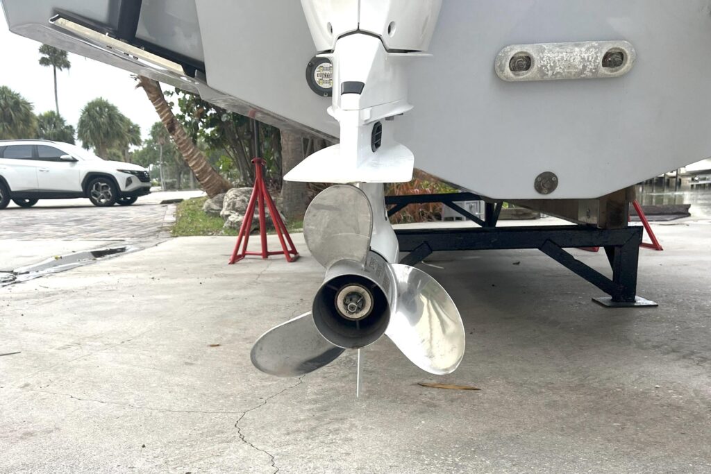 2023 Robalo R302 Center Console - Gallery Image