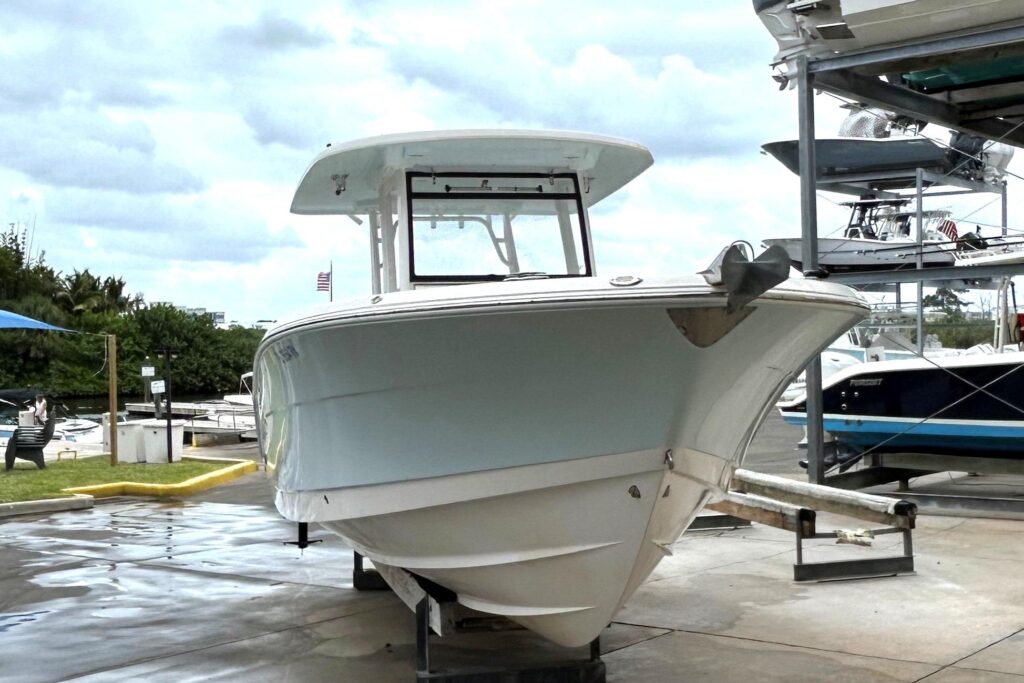 2018 Robalo R302 Center Console - Gallery Image
