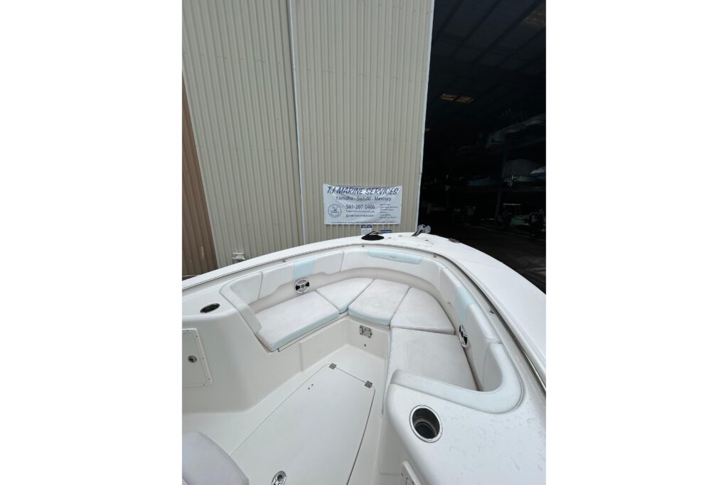 2018 Robalo R302 Center Console - Gallery Image