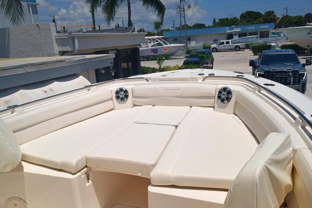 2025 Grady-White Canyon 326 - Gallery Image