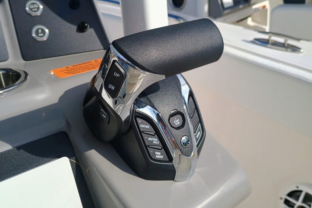 2025 Robalo R230 Center Console - Gallery Image